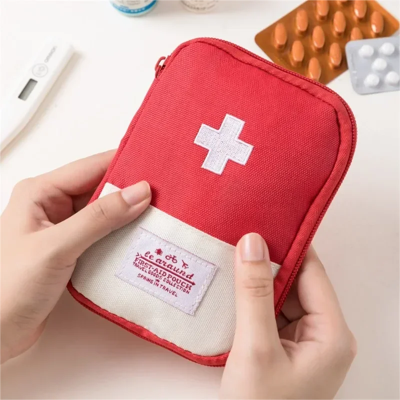 Mini Travel Medicine Bag Porta - First Aid Kit Camping recensione e prezzo